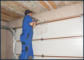 Garage Doors Store Repairs Bolton, MA 978-983-3149 - cont-gdr-door-repair-08m